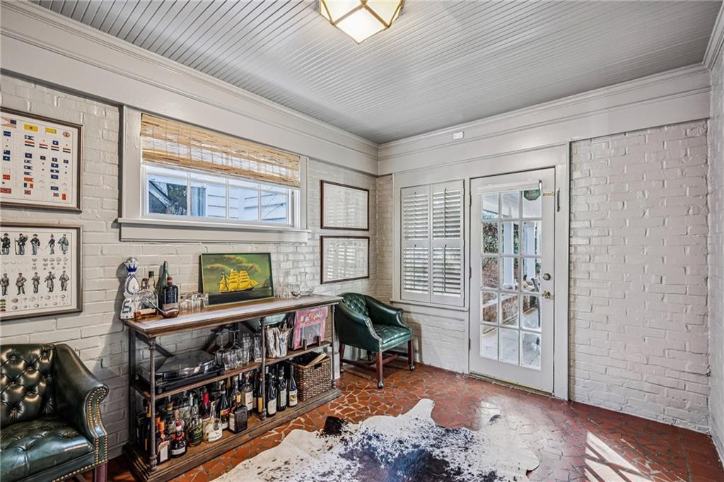 686 Longwood Drive NW