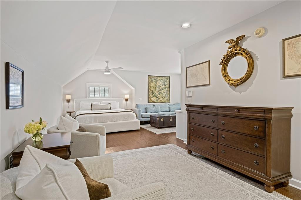 686 Longwood Drive NW