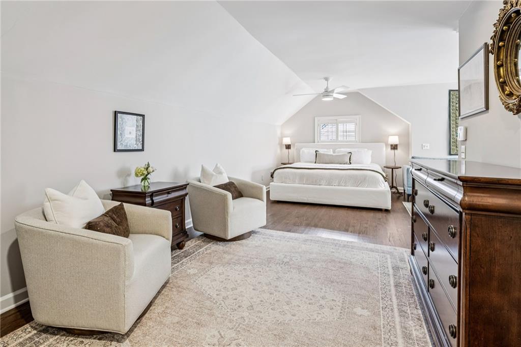 686 Longwood Drive NW