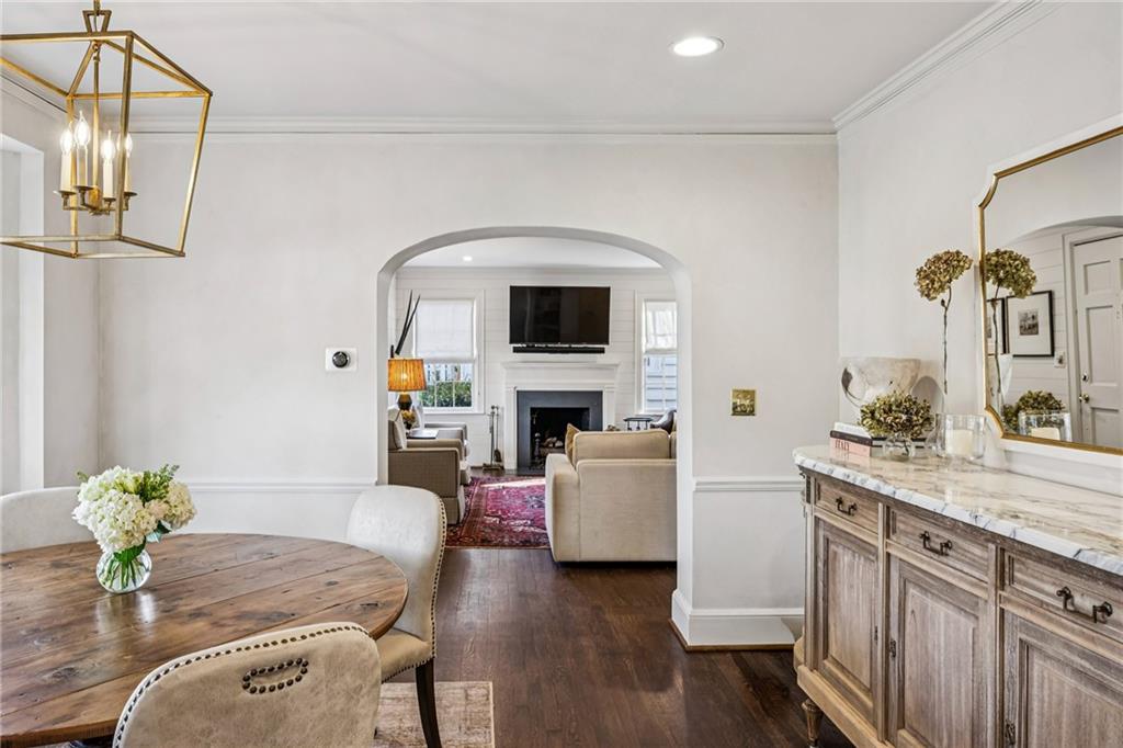 686 Longwood Drive NW