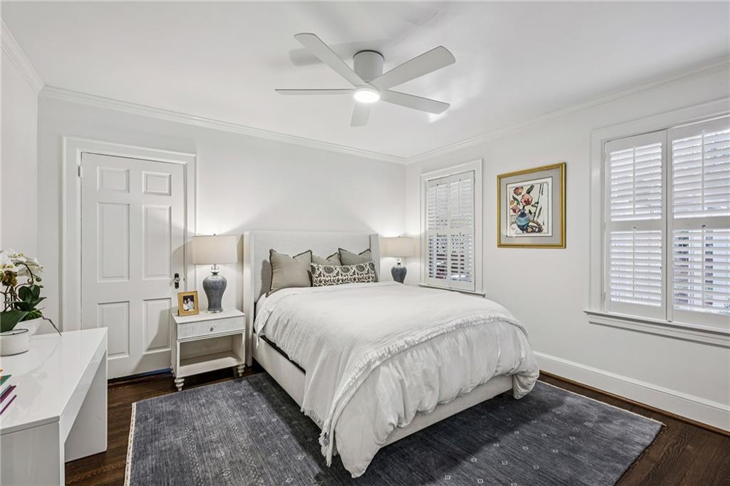 686 Longwood Drive NW