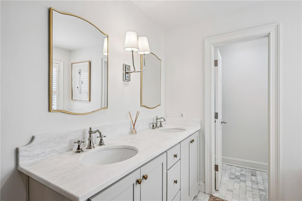 686 Longwood Drive NW