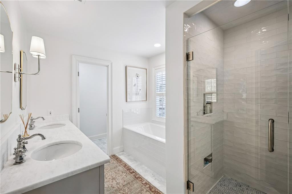 686 Longwood Drive NW