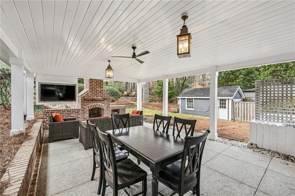 686 Longwood Drive NW