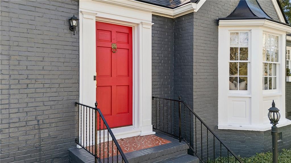 686 Longwood Drive NW