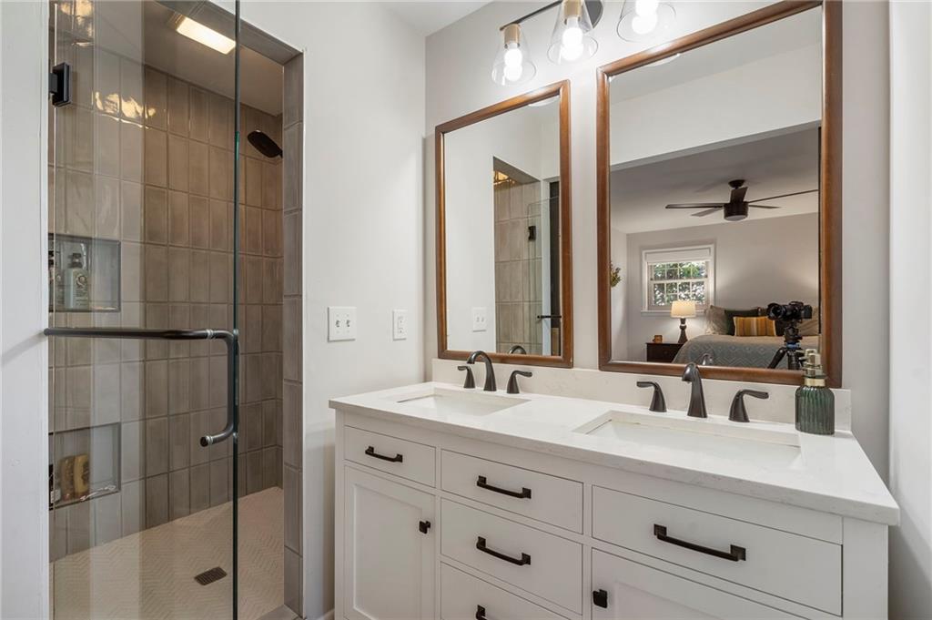 3710 Hickory Circle SE