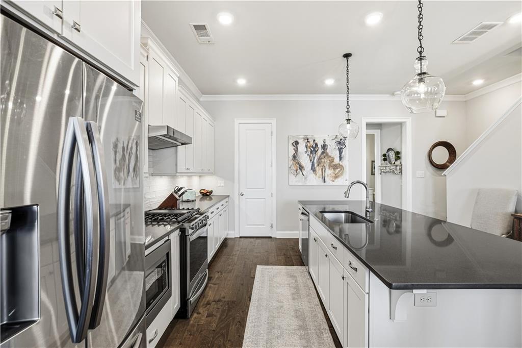 1829 La Dawn Lane NW