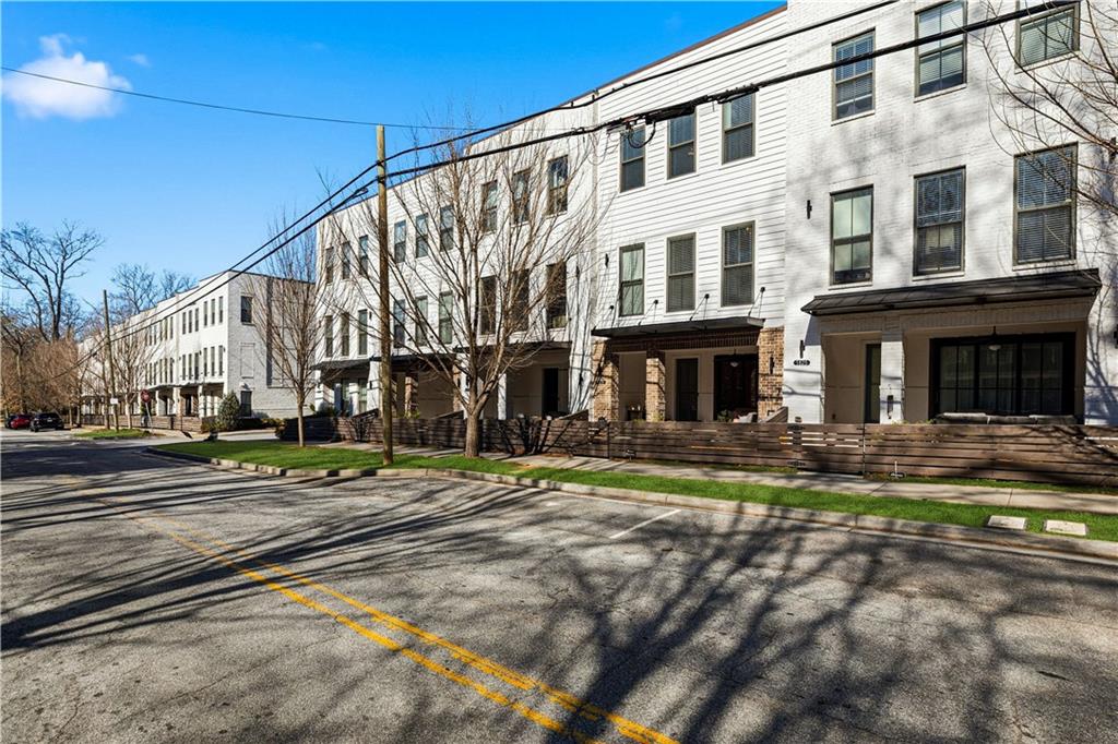 1829 La Dawn Lane NW