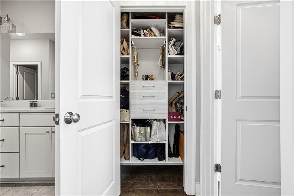 1829 La Dawn Lane NW