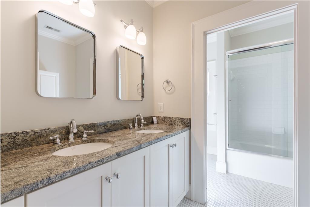 2394 Montview Drive NW