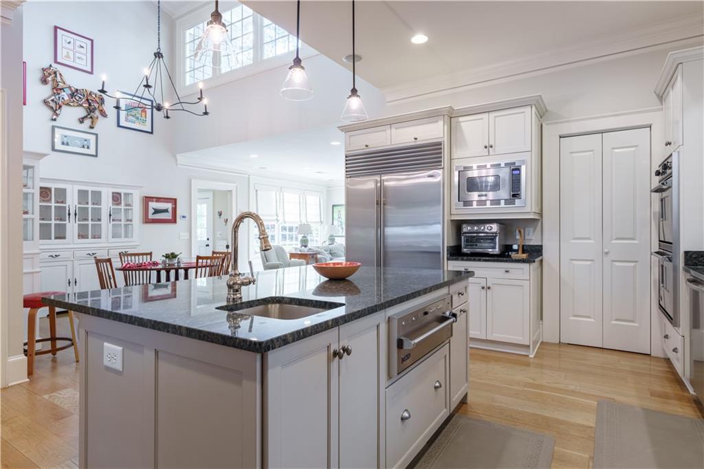 2394 Montview Drive NW