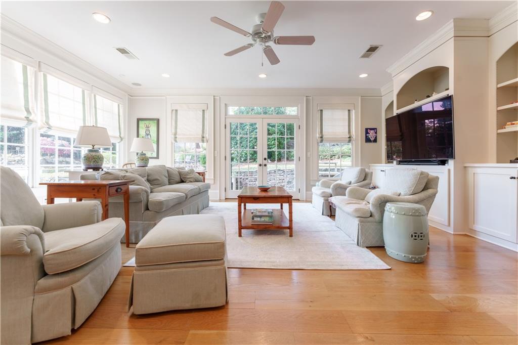 2394 Montview Drive NW