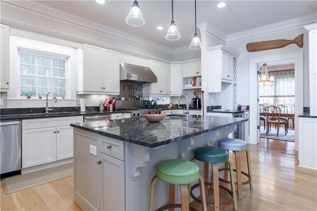 2394 Montview Drive NW