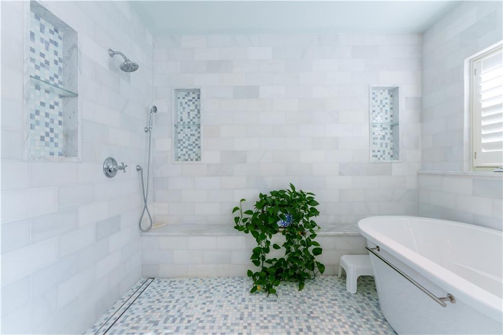 2394 Montview Drive NW