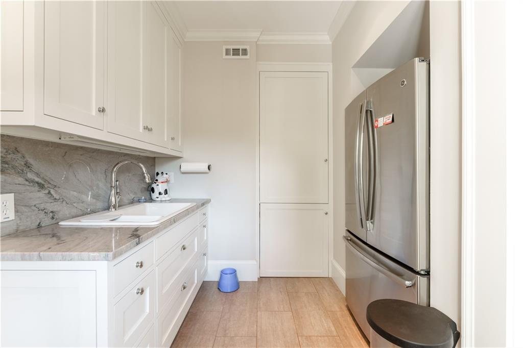 2394 Montview Drive NW