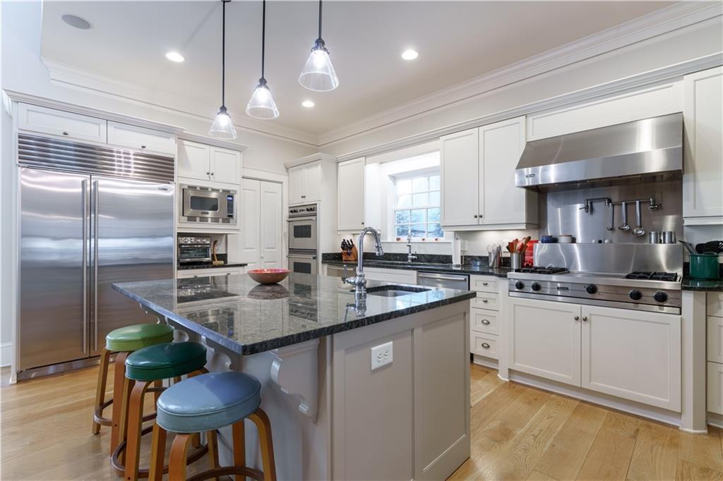 2394 Montview Drive NW