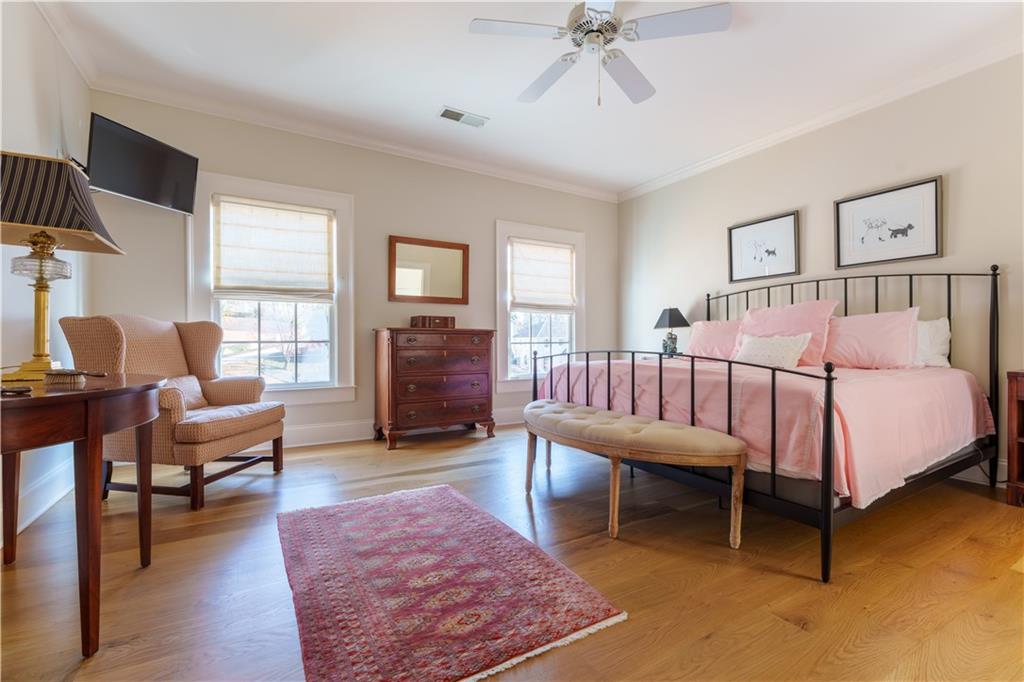 2394 Montview Drive NW