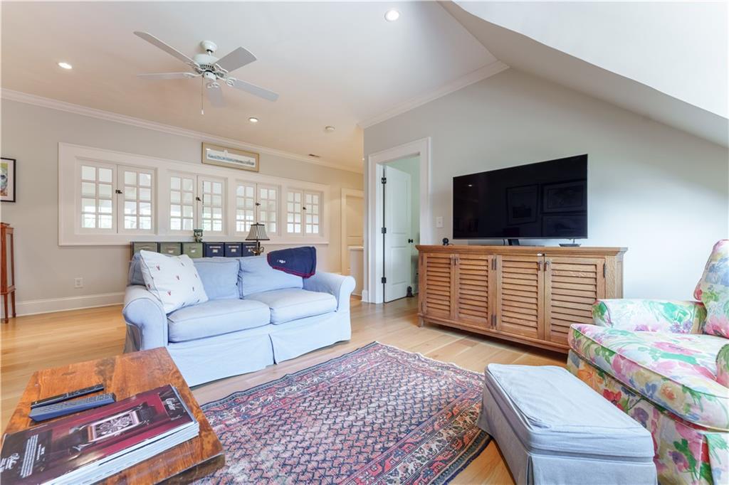 2394 Montview Drive NW