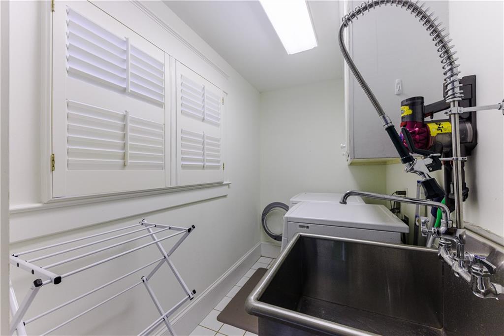 654 Cresthill Avenue NE