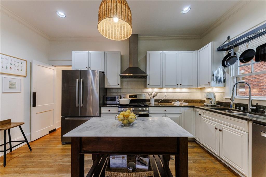 654 Cresthill Avenue NE