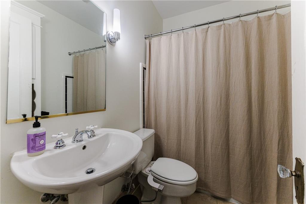 654 Cresthill Avenue NE