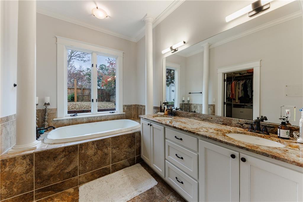 654 Cresthill Avenue NE