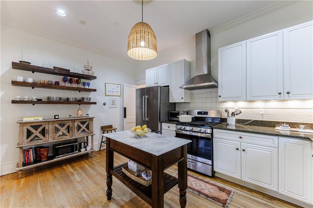 654 Cresthill Avenue NE