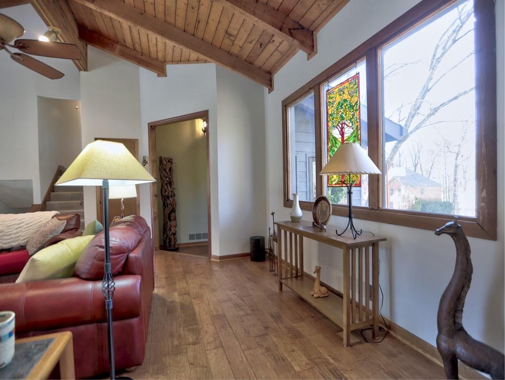 1584 Sandpoint Drive NE