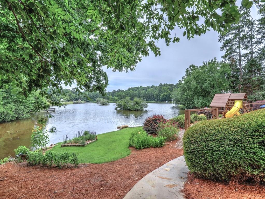 1584 Sandpoint Drive NE