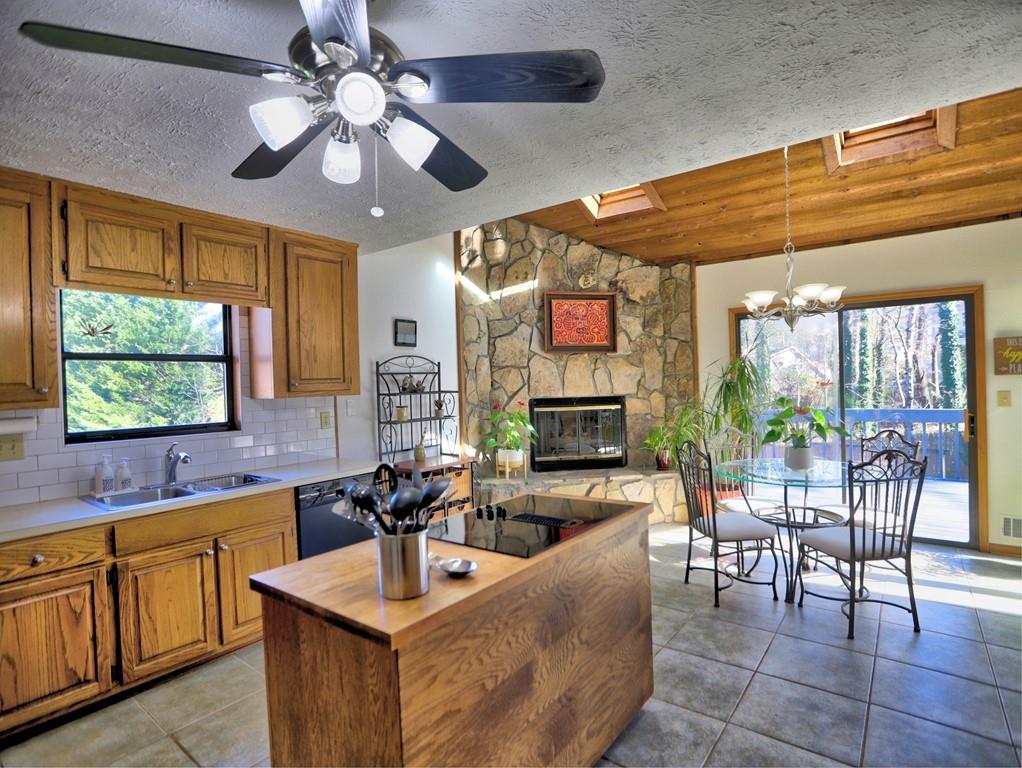 1584 Sandpoint Drive NE