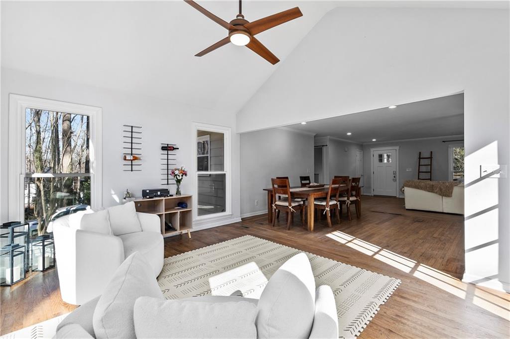 208 Shadowlawn Road SE