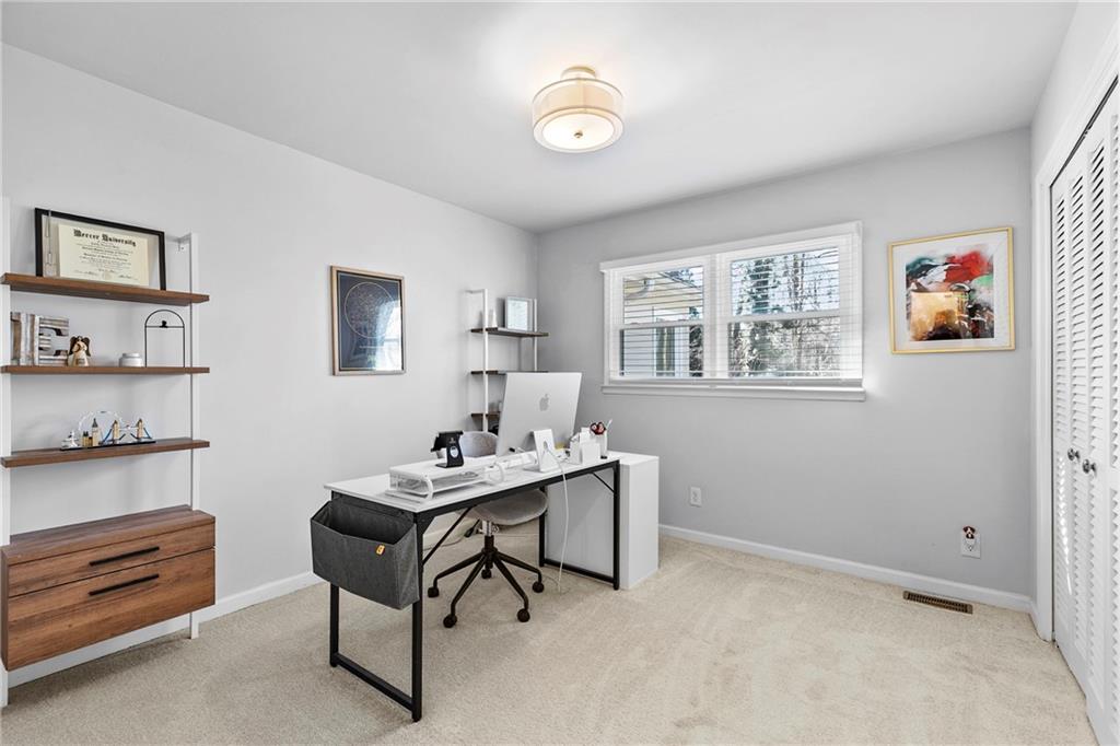 208 Shadowlawn Road SE