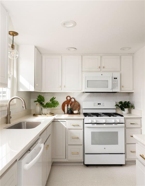 881 Woodland Avenue SE