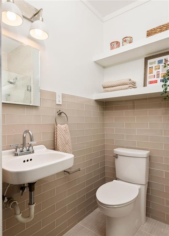 881 Woodland Avenue SE