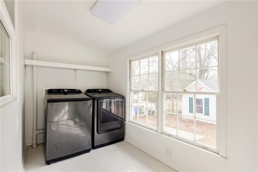 881 Woodland Avenue SE