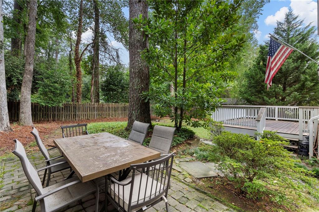 82 Lakeland Drive NW