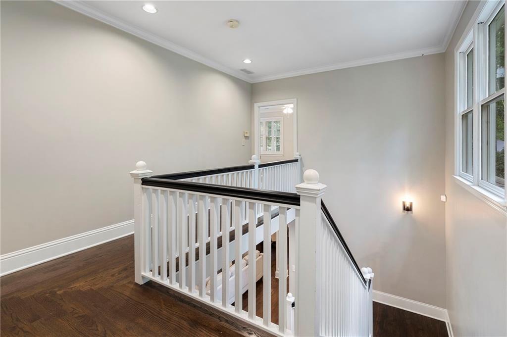 82 Lakeland Drive NW