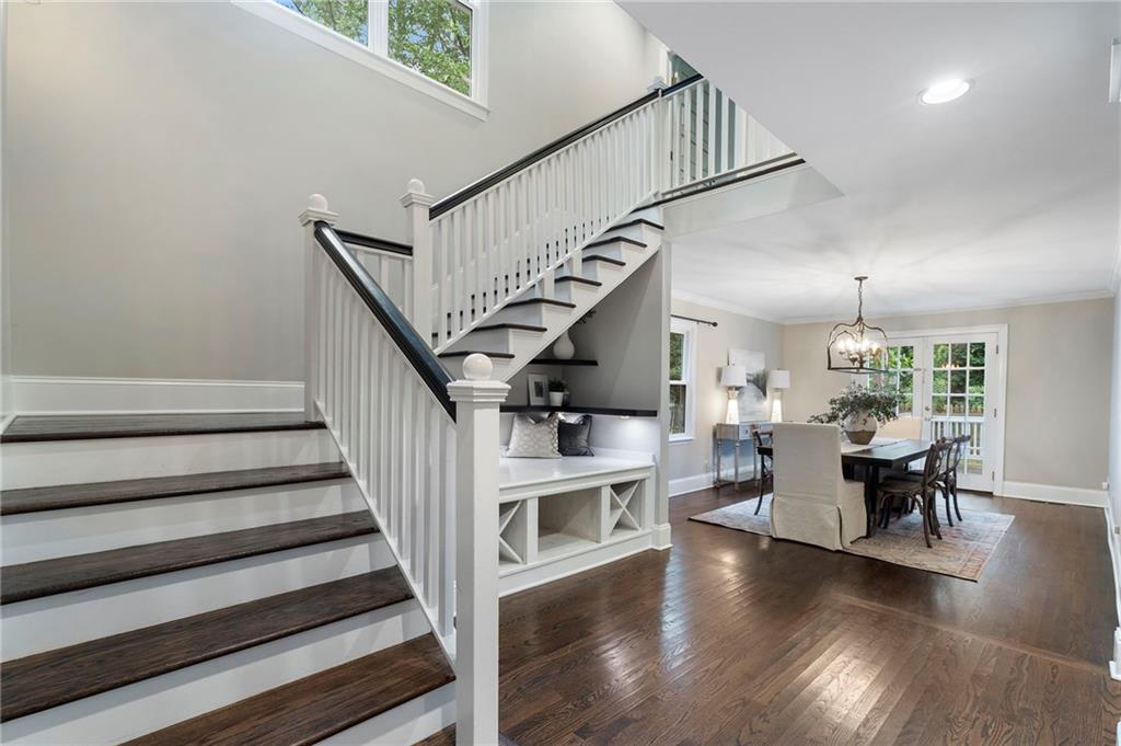 82 Lakeland Drive NW