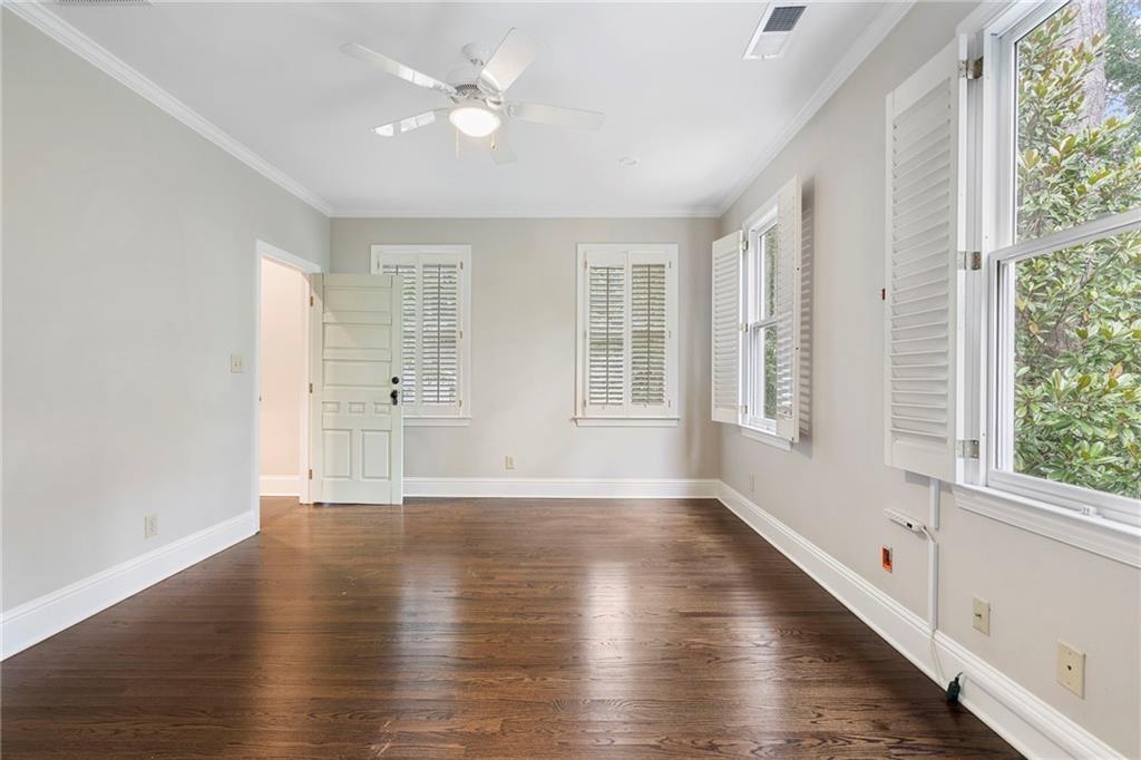 82 Lakeland Drive NW