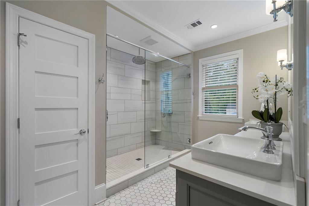 82 Lakeland Drive NW