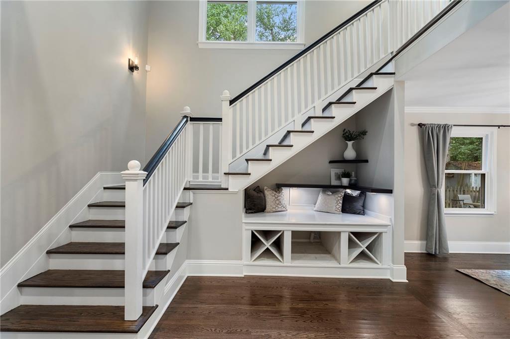 82 Lakeland Drive NW