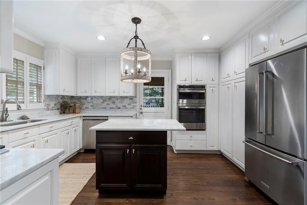 82 Lakeland Drive NW