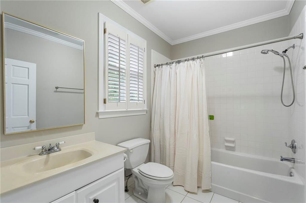 82 Lakeland Drive NW