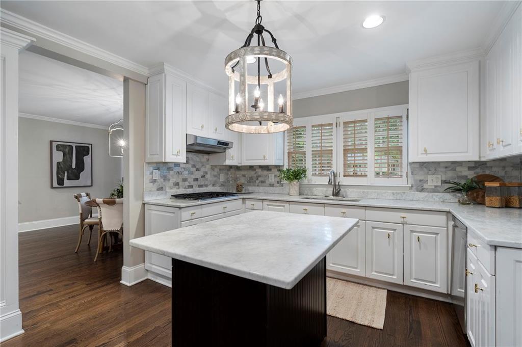 82 Lakeland Drive NW