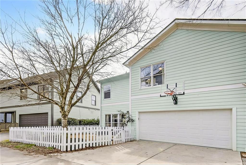 1533 Gilstrap Lane NW