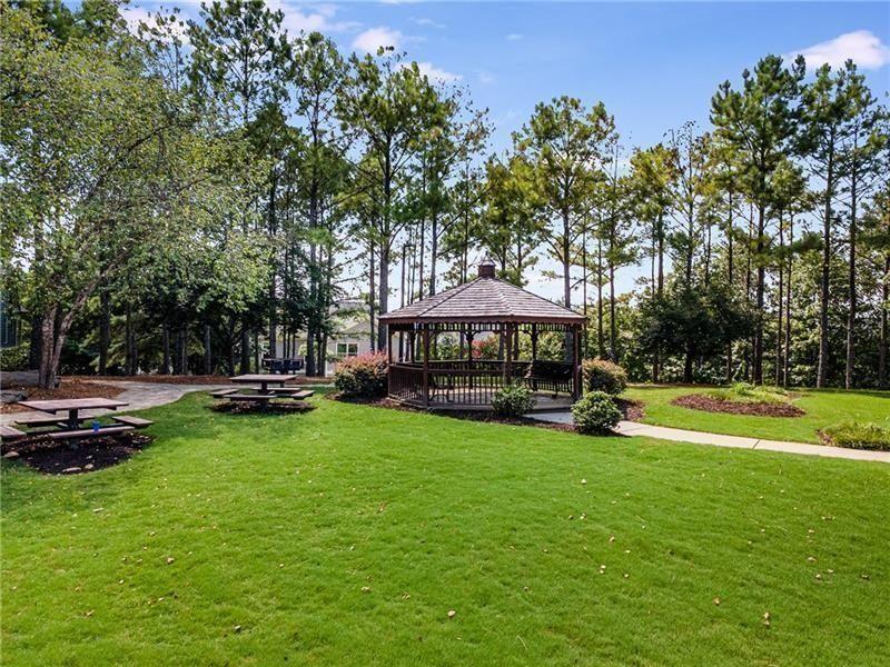 1533 Gilstrap Lane NW