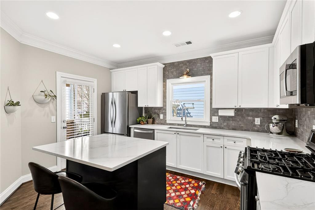 1533 Gilstrap Lane NW