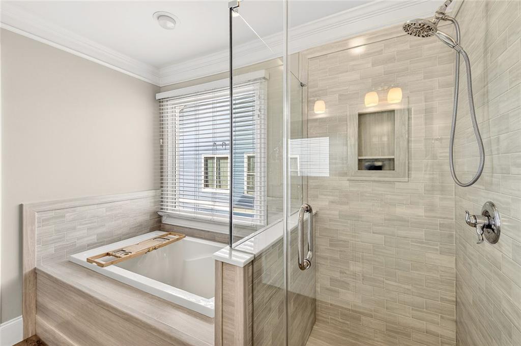 1533 Gilstrap Lane NW