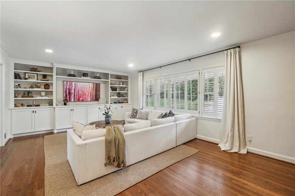 767 Moores Mill Road NW