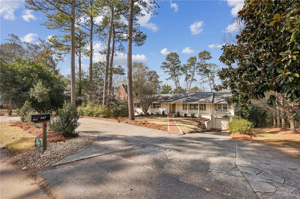 767 Moores Mill Road NW